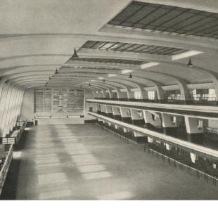 1957; hall główny drugiej trybuny; fot.: Edmund Kupiecki, Architektura 1957 nr 10