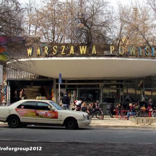 Przystanek kolejowy Warszawa Powiśle (2012); fot.: bonczek_hydroforgroup, http://warszawa.fotopolska.eu/292409,foto.html?o=b4833&p=1
