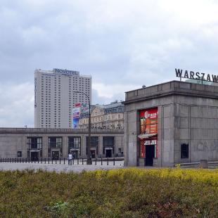 Dworzec Warszawa Śródmieście (2014); fot.: kuba13, licencja: CC-BY-SA 3.0, http://warszawa.fotopolska.eu/539337,foto.html?o=b24367&p=1