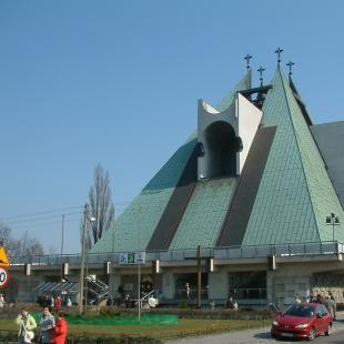 Kościół pw. św. Jana Bosko w Poznaniu; fot.: Radomil talk, http://pl.wikipedia.org/